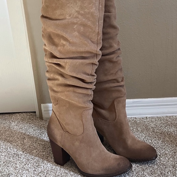 Splendid Shoes - Boots - Tan Suede Splendid boots. Size 7 1/2. Like New. True to size.